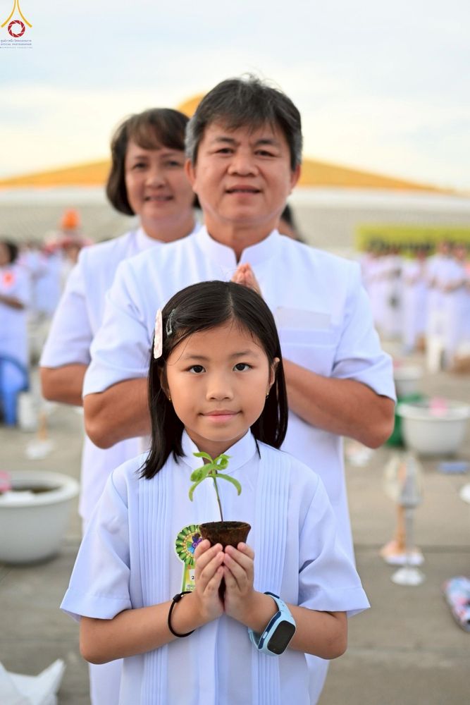 ภาพ No.252899:วันที่ 10 ตุลาคม พ.ศ. 2568 พิธีปลูกต้นทรัพย์บานชื่น ณ ลานธรรม วัดพระธรรมกาย