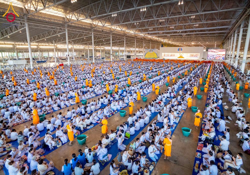 ภาพ No.277001:วันอาทิตย์ที่ 7 ธันวาคม พ.ศ. 2568 พิธีตักบาตรอาทิตย์ต้นเดือน ณ บ้านแก้วเรือนทองคุณยายฯ วัดพระธรรมกาย