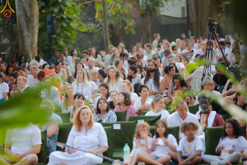 ภาพ No.156388:วัดพุทธบาหลีและวัดพระธรรมกาย จัดปฏิบัติธรรมนานาชาติ 1,151 คนจาก 78 ประเทศ ใน "วันสันติภาพสากล" ณ บาหลี อินโดนีเซีย วันเสาร์ที่ 21 กันยายน พ.ศ. 2567 เวลา 16.00-21.00 น. ณ พิพิธภัณฑ์ ARMA เมืองอูบุด จังหวัดบาหลี ประเทศอินโดนีเซีย