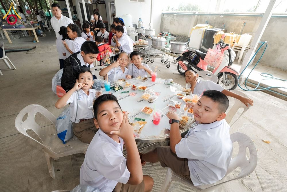 ภาพ No.180926:กิจกรรมวันรวมพลังเด็กดี V-Star ผู้นำฟื้นฟูศีลธรรมโลก ประจำปีพุทธศักราช 2567 จังหวัดสุพรรณบุรี ณ ศูนย์ปฏิบัติธรรมพระมงคลเทพมุนี อำเภอสองพี่น้อง จังหวัดสุพรรณบุรี วันที่ 21 พฤศจิกายน พ.ศ.2567