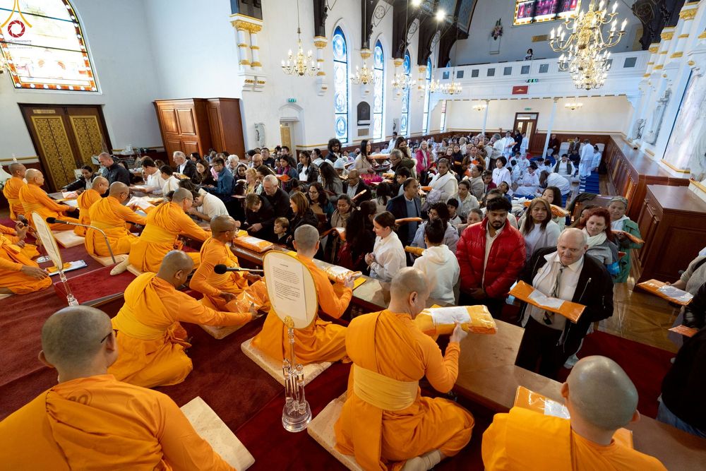 ภาพ No.270871:วันอาทิตย์ที่ 19 ตุลาคม พ.ศ. 2568 พิธีทอดกฐิน “หนึ่งไม่มีสอง” วัดพระธรรมกายนิวคาสเซิล เมืองนิวคาสเซิล ประเทศอังกฤษ 