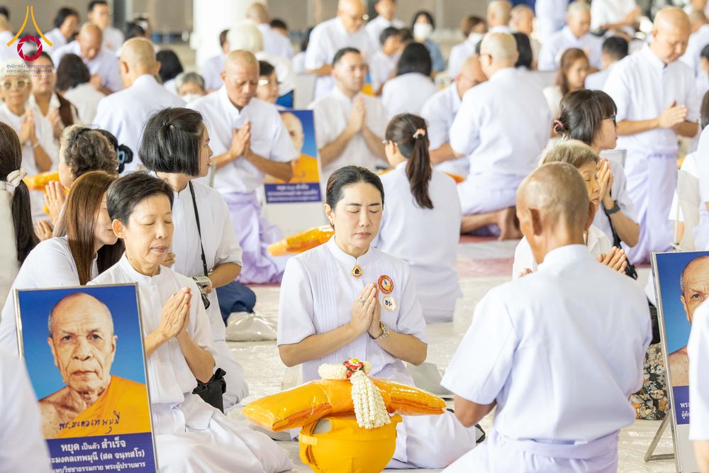 ภาพ No.321333:วันเสาร์ที่ 11 เมษายน พ.ศ.2569 พิธีขอขมาและมอบผ้าไตร โครงการอุปสมบทหมู่ บูชาธรรมหลวงพ่อธัมมชโย พ.ศ.2569 โครงการอุปสมบทหมู่ธรรมทายาท ระดับอุดมศึกษา รุ่น 53 (ภาคฤดูร้อน) ณ วัดพระธรรมกาย ปทุมธานี