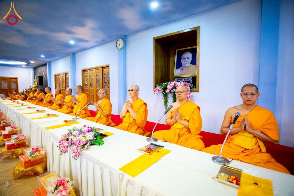 ภาพ No.196364:พิธีถวายภัตตาหารเป็นสังฆทาน แด่พระธรรมยาตรา ณ วัดโบสถ์(บน) ตำบลบางคูเวียง อำเภอบางกรวย จังหวัดนนทบุรี ในโครงการธรรมยาตรา กตัญญูบูชา มหาปูชนียาจารย์ พระมงคลเทพมุนี(สด จนฺทสโร) พระผู้ปราบมาร อนุสรณ์สถาน 7 แห่ง ปีที่ 13 วันที่ 17 มกราคม พ.ศ. 2568