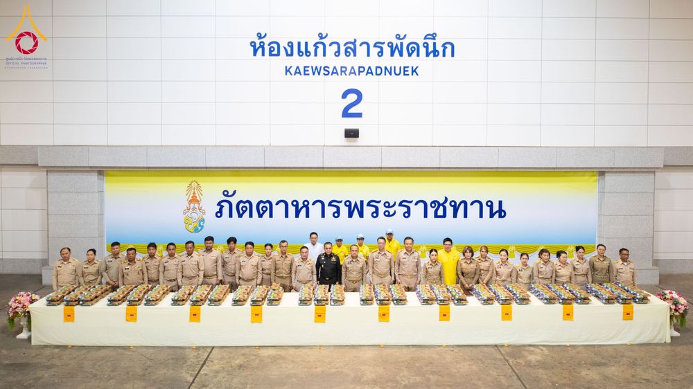 ภาพ No.208959:พระบาทสมเด็จพระเจ้าอยู่หัว ทรงมีพระราชศรัทธาทรงพระกรุณาโปรดเกล้าฯ ให้บำเพ็ญพระราชกุศลถวายภัตตาหารพระราชทาน การสอบบาลีสนามหลวง ณ วัดพระธรรมกาย ย อ.คลองหลวง จ.ปทุมธานี วันที่ 23-24 กุมภาพันธ์ พ.ศ. 2568