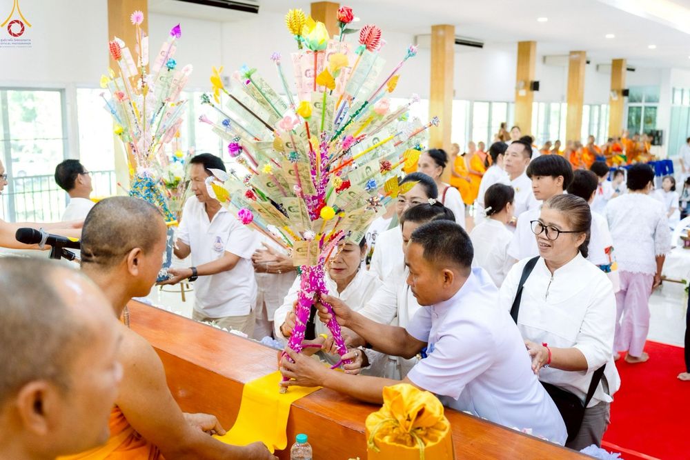 ภาพ No.257001:วันพฤหัสบดีที่ ๑๖ ตุลาคม พ.ศ. ๒๕๖๘ พิธีทอดกฐินสามัคคีเพื่อรองรับประดิษฐานองค์เจดีย์ ณ ศูนย์ปฏิบัติธรรมเถินเทิดธรรม อ.เถิน จ.ลำปาง