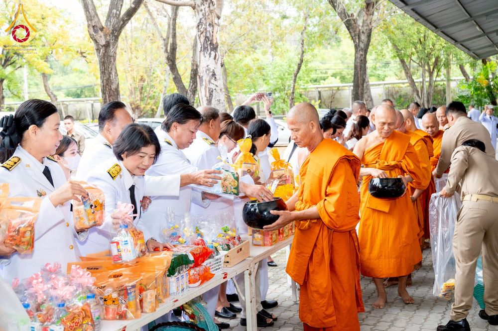 ภาพ No.276022:วันที่ 5 ธันวาคม พ.ศ. 2568 พสกนิกรอำเภอคลองหลวง พร้อมใจบำเพ็ญกุศลอุทิศถวาย “ในหลวงรัชกาลที่ 9” น้อมรำลึกในพระมหากรุณาธิคุณ เนื่องในวันคล้ายวันพระบรมราชสมภพ วันชาติ และวันพ่อแห่งชาติ ณ อาคารปลูกศรัทธา 2 วัดพระธรรมกาย อำเภอคลองหลวง จังหวัดปทุมธานี