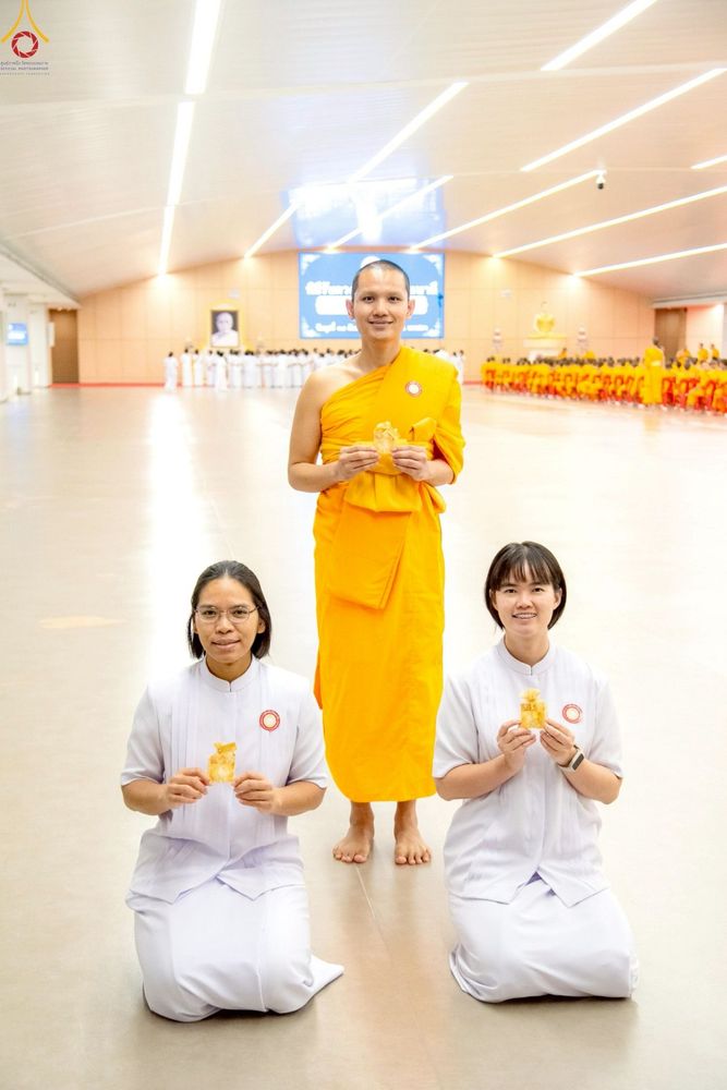 ภาพ No.246550:วันที่ 17 กันยายน พ.ศ. 2568 พิธีรับดวงแก้วนักเรียนบาลี "ดวงแก้วยกชั้นให้ลั่นจักรวาล" ณ ห้องเทวสภา วัดพระธรรมกาย