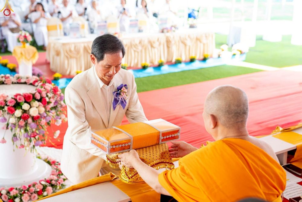 ภาพ No.259318:วันอาทิตย์ที่ 12 ตุลาคม พ.ศ. 2568 พิธีทอดกฐินบรมจักรพรรดิ สร้างอุโบสถ 82 ปี บูชาธรรมหลวงพ่อธัมมชโย ณ วัดพระธรรมกายแคลิฟอร์เนีย ประเทศสหรัฐอเมริกา 