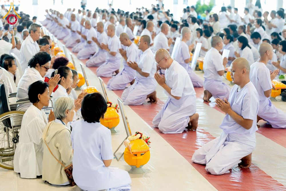 ภาพ No.277401:วันเสาร์ที่ 6 ธันวาคม พ.ศ. 2568 พิธีบรรพชาอุปสมบทและพิธีถวายบาตร โครงการอุปสมบทบูชาธรรมมหาปูชนียาจารย์ ประจำปี พ.ศ.2568 โครงการบวชพระนานาชาติ AEC และ WAB รุ่น CEO (นักบริหาร) รุ่นที่ 5 ณ โบสถ์พระไตรปิฏก วัดพระธรรมกาย