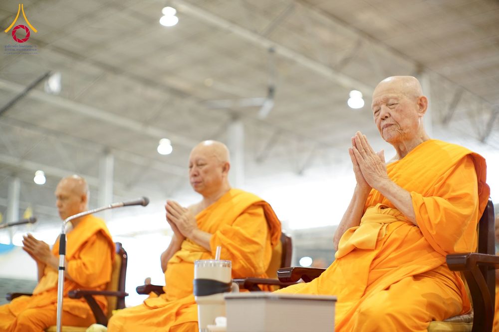 ภาพ No.258134:วันอาทิตย์ที่ 5 ตุลาคม พ.ศ. 2568 พิธีบูชาข้าวพระ ณ สภาธรรมกายสากล วัดพระธรรมกาย