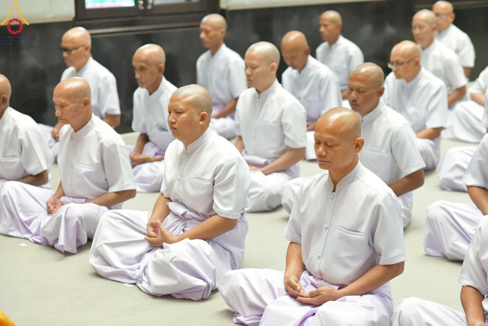ภาพ No.199676:โครงการอุปสมบทหมู่บูชาธรรม 116 ปี คุณยายอาจารย์มหารัตนอุบาสิกาจันทร์ ขนนกยูง โครงการอุปสมบทหมู่ธรรมทายาท ระดับอุดมศึกษา รุ่นที่ 51 ภาคฤดูหนาว  ณ โบสถ์พระไตรปิฏก วัดพระธรรมกาย จ.ปทุมธานี  วันที่ 11 มกราคม พ.ศ. 2568 โดยมีพระครูปลัดรัตนวีรวัฒน์ เจ้าอาวาสวัด