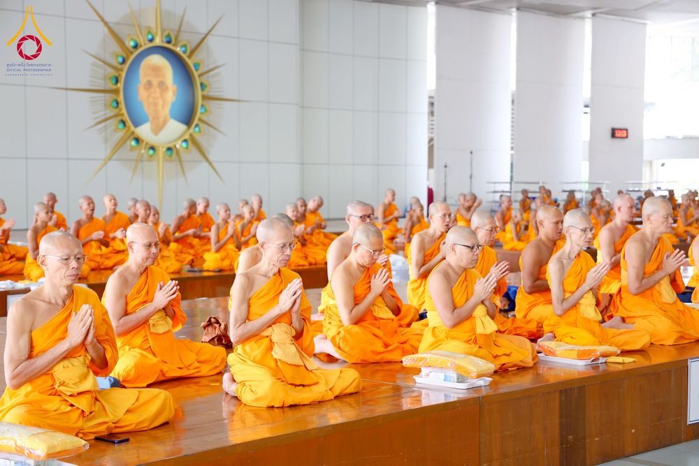 ภาพ No.271116:วันพุธที่ 20 พฤศจิกายน พ.ศ.2568 (วันพระ แรม 15 ค่ำ เดือน 12) พิธีบุพเปตพลี ครั้งที่ 173 ร่วมอุทิศบุญแด่หมู่ญาติที่ล่วงลับไปแล้ว และสืบทอดอายุพระพุทธศาสนา ณ หอฉันคุณยายอาจารย์ฯ วัดพระธรรมกาย