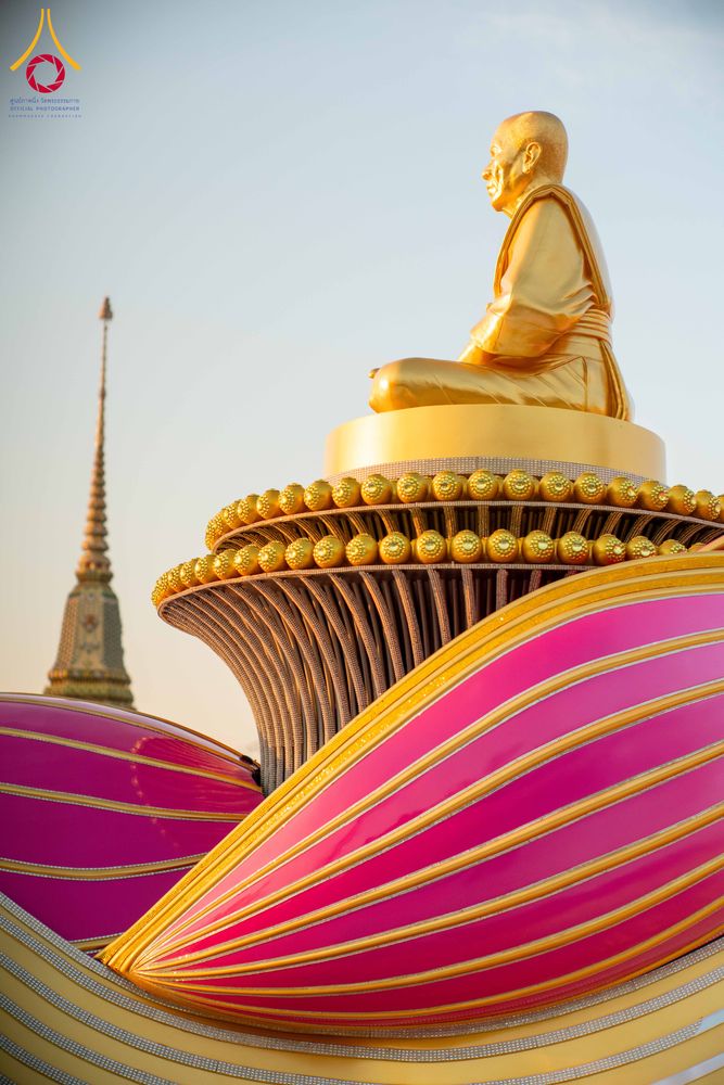 ภาพ No.294697:วันอาทิตย์ที่ 14 ธันวาคม พ.ศ.2568 พระธรรมยาตราปฏิบัติธรรมและถ่ายภาพหมู่ประวัติศาสตร์ ณ วัดสองพี่น้อง ต.ต้นตาล อ.สองพี่น้อง จ.สุพรรณบุรี ในโครงการธรรมยาตรา กตัญญูบูชา มหาปูชนียาจารย์ พระมงคลเทพมุนี(สด จนฺทสโร) พระผู้ปราบมาร อนุสรณ์สถาน 7 แห่ง ปีที่ 14