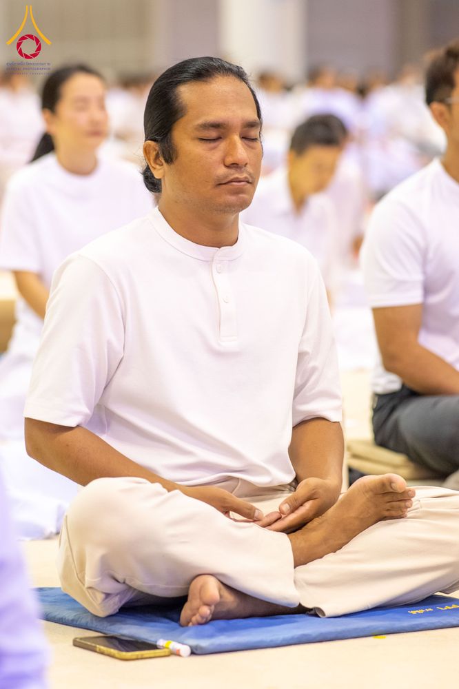 ภาพ No.325661:วันที่ 26 เมษายน พ.ศ.2569 กิจกรรมงานบุญวันอาทิตย์ สาธุชนปฏิบัติธรรมร่วมกัน ณ ห้องแก้วสารพัด 1 วัดพระธรรมกาย ปทุมธานี