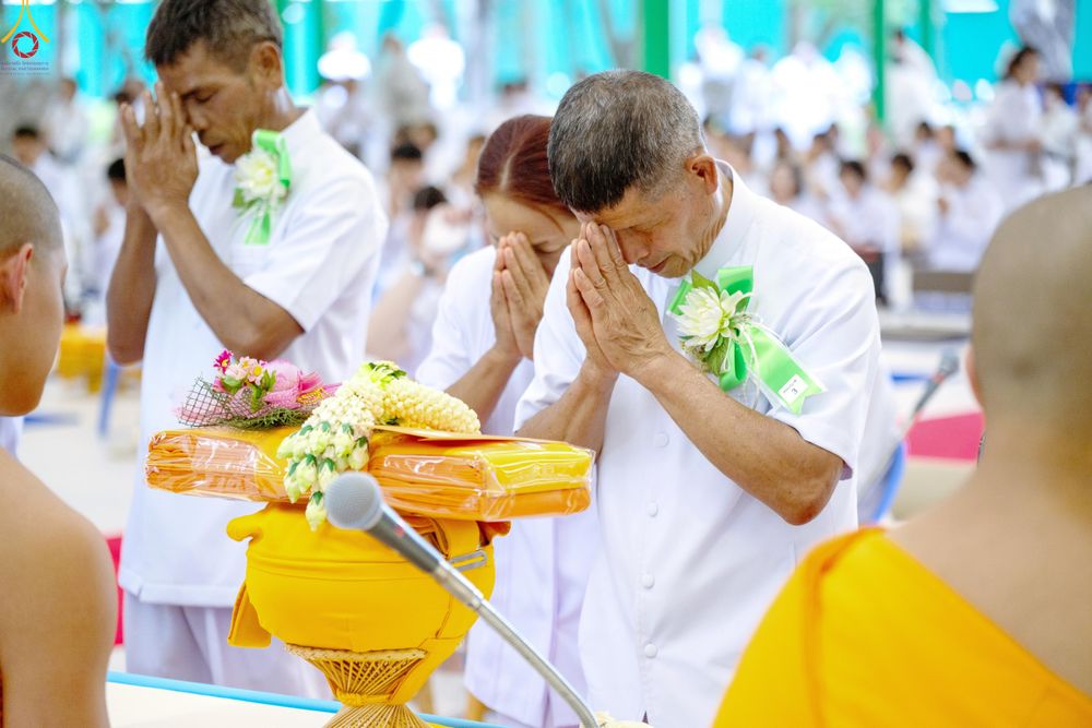 ภาพ No.330841:วันวิสาขบูชา อาทิตย์ที่ 31 พฤษภาคม พ.ศ.2569 พิธีบรรพชาสามเณรอุบาสก 11 ท่าน , พิธีถวายบาตรผ้าไตร และจตุปัจจัยไทยธรรม แด่สามเณร , พิธีอุปสมบทอุทิศชีวิต , พิธีกล่าวคำกัปปิยภัณฑ์  ณ อุโบสถพระไตรปิฎก วัดพระธรรมกาย จังหวัดปทุมธานี