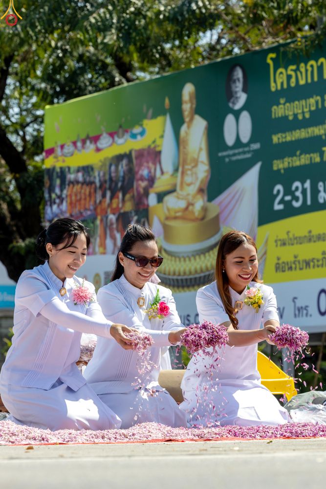 ภาพ No.304151:วันที่ 25 มกราคม พ.ศ. 2569 พิธีต้อนรับพระธรรมยาตรา  รร.สามัคคีราษฏร์บำรุง-วัดพระธรรมกาย ในโครงการธรรมยาตรา กตัญญูบูชา มหาปูชนียาจารย์ พระมงคลเทพมุนี(สด จนฺทสโร) พระผู้ปราบมาร อนุสรณ์สถาน 7 แห่ง ปีที่ 14