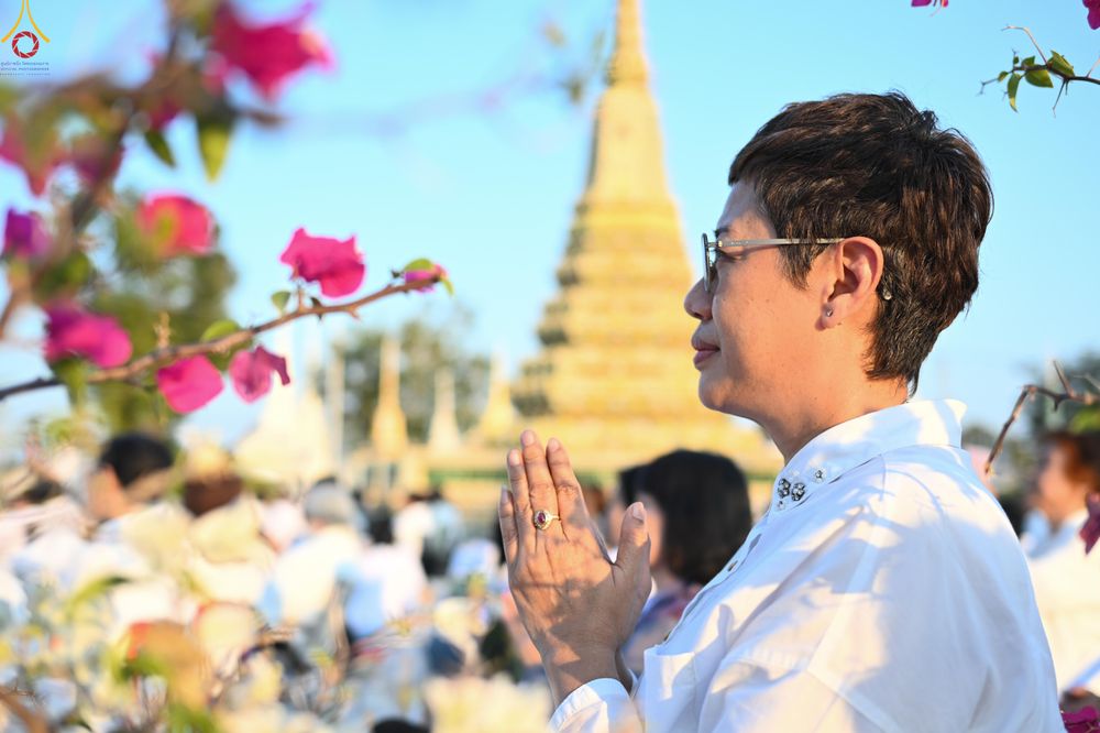 ภาพ No.293957:วันที่ 14 มกราคม พ.ศ. 2569 พิธีจุดประทีปถวายเป็นพุทธบูชา และบูชาธรรมมหาปูชนียาจารย์  ณ วัดสองพี่น้อง ต.ต้นตาล อ.สองพี่น้อง จ.สุพรรณบุรี ในโครงการธรรมยาตรา กตัญญูบูชา มหาปูชนียาจารย์ พระมงคลเทพมุนี(สด จนฺทสโร) พระผู้ปราบมาร อนุสรณ์สถาน 7 แห่ง ปีที่ 14