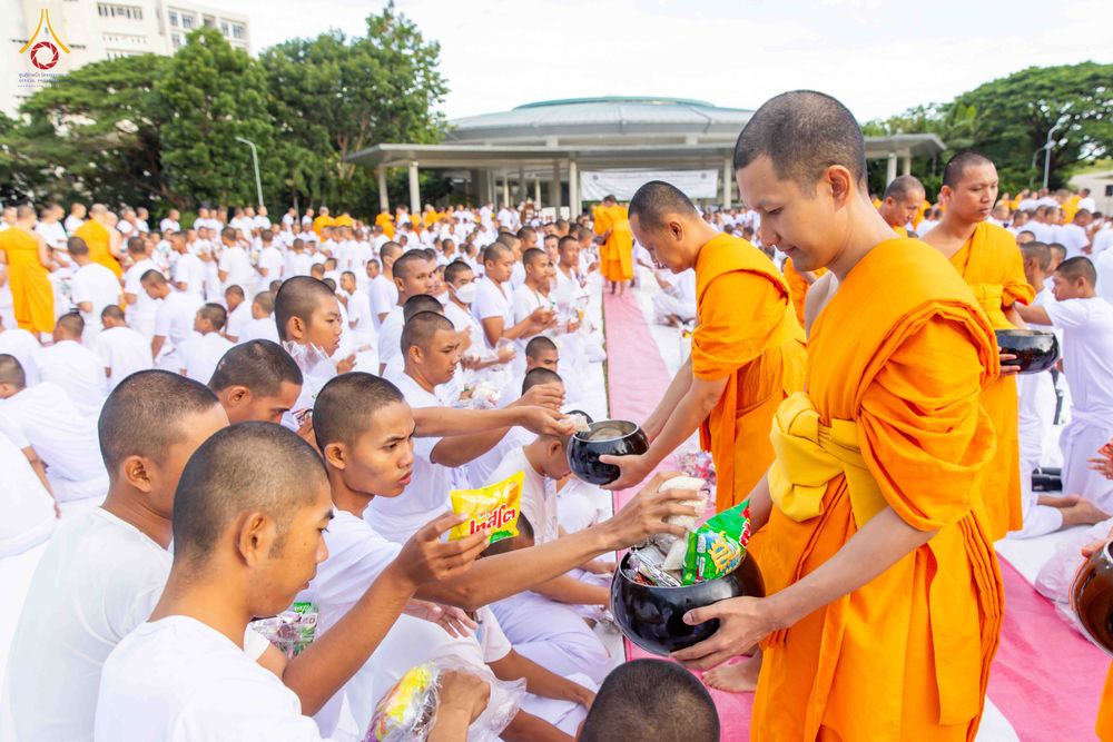 ภาพ No.341033:วันที่ 26 กรกฎาคม พ.ศ. 2569 โครงการพัฒนาคุณธรรม จริยธรรม สำหรับนักเรียนนายสิบตำรวจ (นสต.) รุ่นที่ 17 ศูนย์ฝึกอบรมตำรวจภูธรภาค 1 ได้จัดกิจกรรม ตักบาตรเพื่อน้อมอุทิศถวายเพื่อเป็นพระราชกุศลฯ  และปฏิบัติธรรม ติวธรรมมะ ณ ศูนย์ปฏิบัติธรรมเวิล์ดพีช วัลเล่ย์ (Wo
