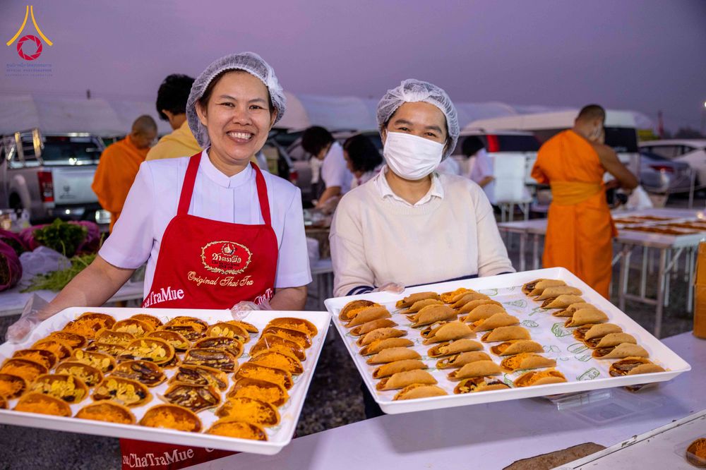 ภาพ No.300167:วันที่ 22 มกราคม พ.ศ. 2569 พิธีถวายภัตตาหารเป็นสังฆทาน แด่พระธรรมยาตรา ณ อนุสรณ์สถานบางปลา วัดบางปลา อำเภอบางเลน จังหวัดนครปฐม ในโครงการธรรมยาตรา กตัญญูบูชา มหาปูชนียาจารย์ พระมงคลเทพมุนี(สด จนฺทสโร) พระผู้ปราบมาร อนุสรณ์สถาน 7 แห่ง ปีที่ 14