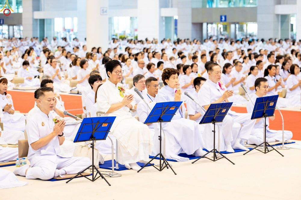 ภาพ No.345549:วันพฤหัสบดีที่ 27 สิงหาคม พ.ศ.2569 พิธีภาคสาย ปฏิบัติธรรมร่วมกัน เนื่องในวันธรรมชัย ณ สภาธรรมกายสากล วัดพระธรรมกาย