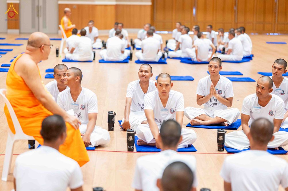 ภาพ No.341059:วันที่ 26 กรกฎาคม พ.ศ. 2569 โครงการพัฒนาคุณธรรม จริยธรรม สำหรับนักเรียนนายสิบตำรวจ (นสต.) รุ่นที่ 17 ศูนย์ฝึกอบรมตำรวจภูธรภาค 1 ได้จัดกิจกรรม ตักบาตรเพื่อน้อมอุทิศถวายเพื่อเป็นพระราชกุศลฯ  และปฏิบัติธรรม ติวธรรมมะ ณ ศูนย์ปฏิบัติธรรมเวิล์ดพีช วัลเล่ย์ (Wo