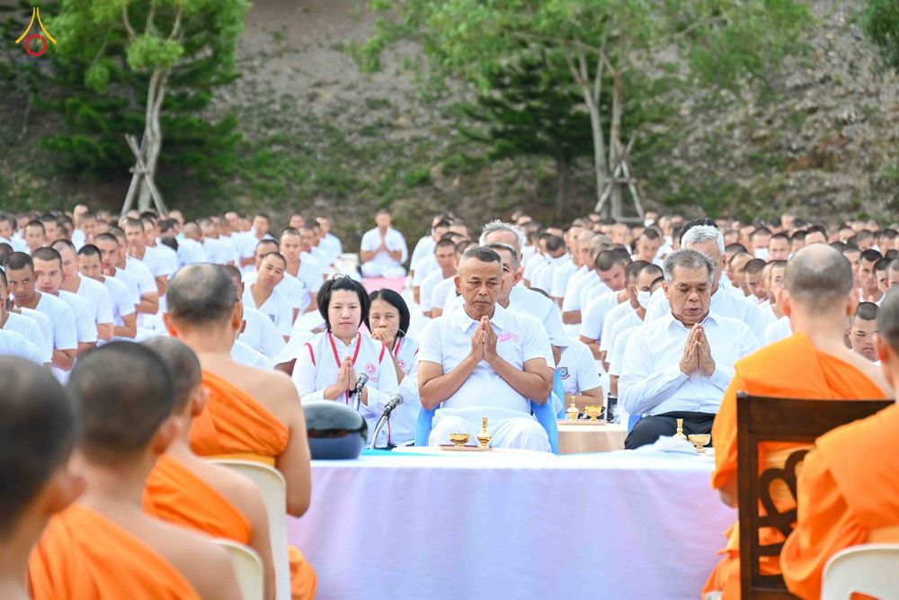 ภาพ No.340996:วันที่ 26 กรกฎาคม พ.ศ. 2569 โครงการพัฒนาคุณธรรม จริยธรรม สำหรับนักเรียนนายสิบตำรวจ (นสต.) รุ่นที่ 17 ศูนย์ฝึกอบรมตำรวจภูธรภาค 1 ได้จัดกิจกรรม ตักบาตรเพื่อน้อมอุทิศถวายเพื่อเป็นพระราชกุศลฯ  และปฏิบัติธรรม ติวธรรมมะ ณ ศูนย์ปฏิบัติธรรมเวิล์ดพีช วัลเล่ย์ (Wo