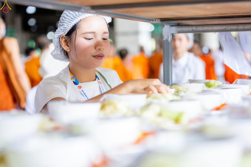 ภาพ No.323708:วันที่ 22 เมษายน พ.ศ.2569(วันคุ้มครองโลก) งานถวายมหาสังฆทาน 40,000 กว่าวัดทั่วประเทศ คณะสงฆ์ฉันภัตตาหารเพล