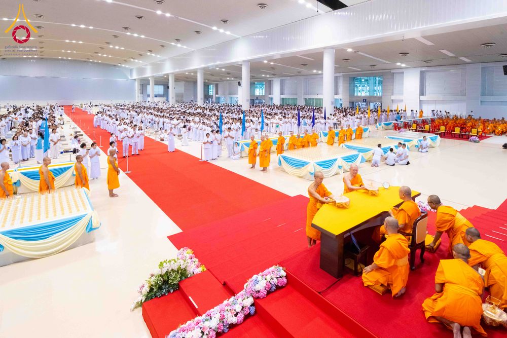 ภาพ No.337986:วันอาทิตย์ต้นเดือน 5 กรกฎาคม พ.ศ.2569 สัมมนาพิเศษ พิธีมอบพระของขวัญ ณ ห้องแก้วสารพัด1 วัดพระธรรมกาย