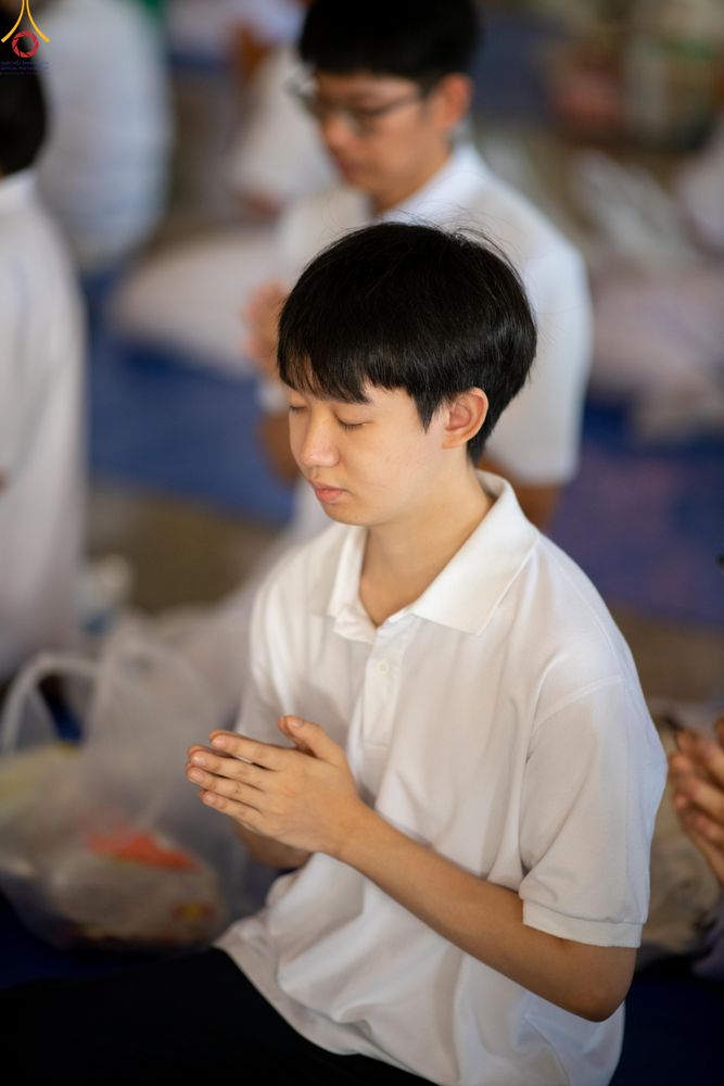 ภาพ No.327915:วันที่ 3 พฤษภาคม พ.ศ.2569 พิธีตักบาตร ข้าวสารอาหารแห้ง ณ บ้านแก้วเรือนทองคุณยายอาจารย์ฯ วัดพระธรรมกาย