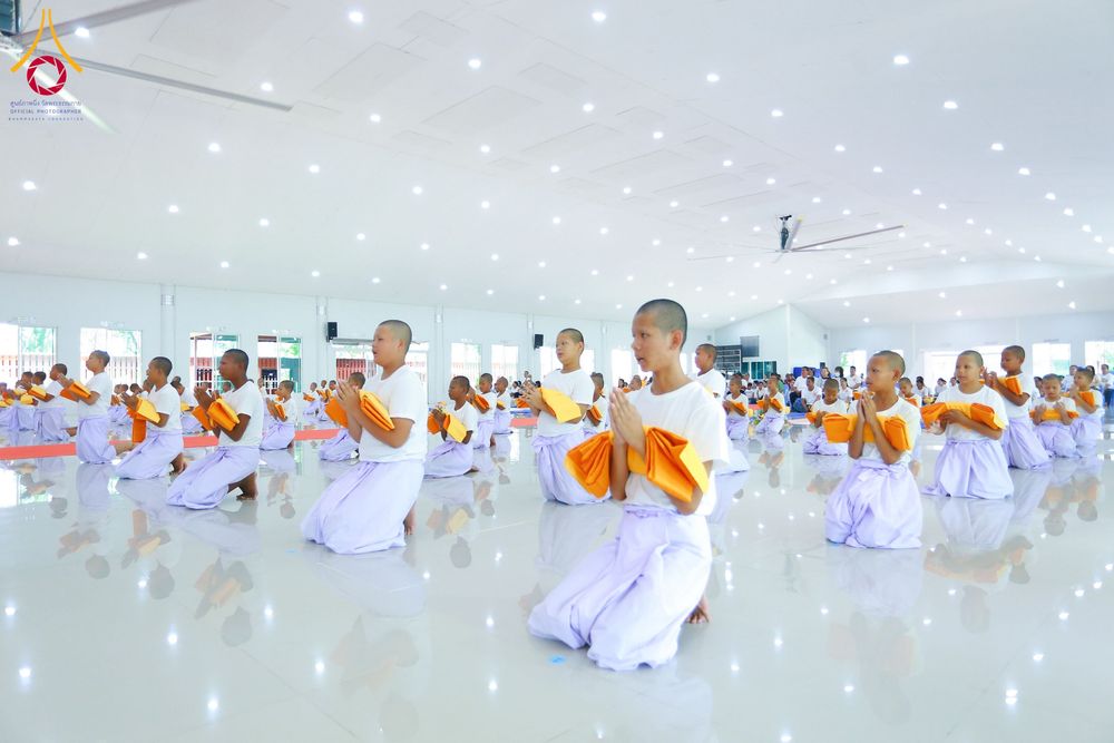 ภาพ No.319666:วันเสาร์ที่ 4 เมษายน พ.ศ.2569 พิธีขอขมา มอบผ้าไตร บรรพชาสามเณร ศูนย์อบรมเยาวชนนครปฐม