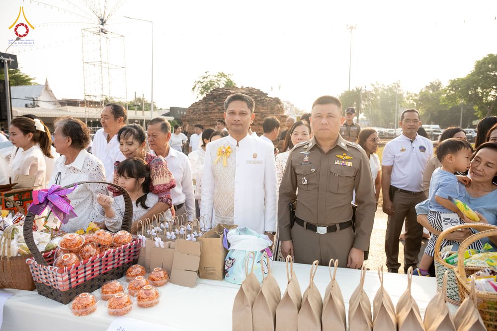 ภาพ No.318068:วันเสาร์ที่ 4 เมษายน พ.ศ. 2569 งานทำบุญเมืองใจกลางอยุธยา  ตักบาตรพระ 1,109 รูป ณ ถนนชีกุน หน้าวัดมหาธาตุ และวัดราชบูรณะ