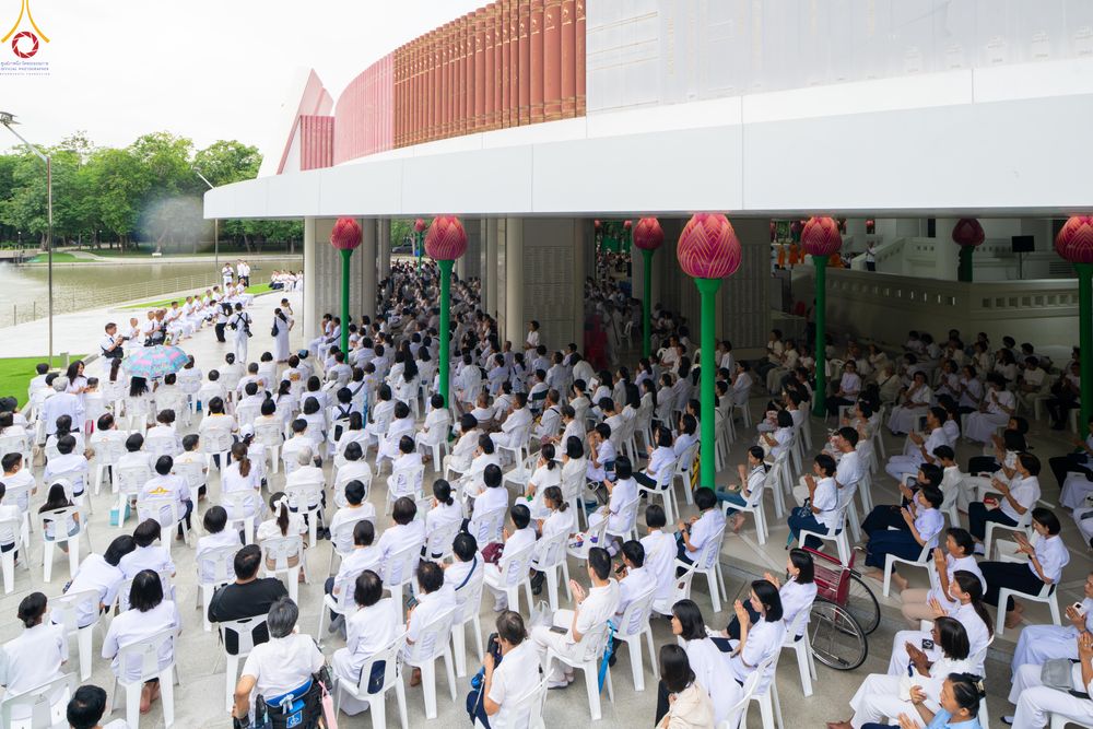 ภาพ No.330159:วันที่ 30 พฤษภาคม พ.ศ.2569 พิธีตัดปอยผมและปลงผม อุบาสกอุปสมบทอุทิศชีวิต 11 ท่าน ณ โบสถ์พระไตรปิฎก วัดพระธรรมกาย จังหวัดปทุมธานี