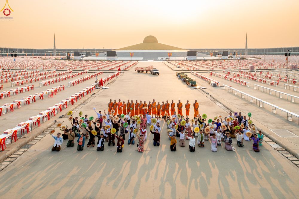 ภาพ No.323092:วันที่ 19 เมษายน พ.ศ.2569 การเรียงกล่องไทยธรรม , เตรียมงานจราจร เพื่องานถวายมหาสังฆทาน 40,000 กว่าวัดทั่วประเทศ วันคุ้มครองโลก 22 เมษายน พ.ศ.2569 วัดพระธรรมกาย