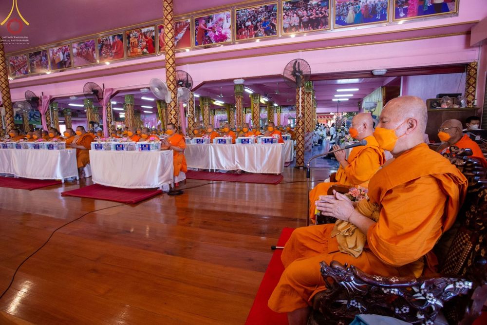 ภาพ No.73717:พิธีเจริญพระพุทธมนต์ ปฏิบัติธรรม มอบทุนการศึกษา ถวายสังฆทาน 106 วัด เพื่อถวายเป็นพุทธบูชา และขับเคลื่อนโครงการหมู่บ้านรักษาศีล 5  โดยคณะสงฆ์จังหวัดนนทบุรี คณะศิษยานุศิษย์วัดพระธรรมกาย โครงการธรรมยาตราฯ ปีที่ 11 ณ วัดตะเคียน อ.บางกรวย จ.นนทบุรี วันที่ 21 