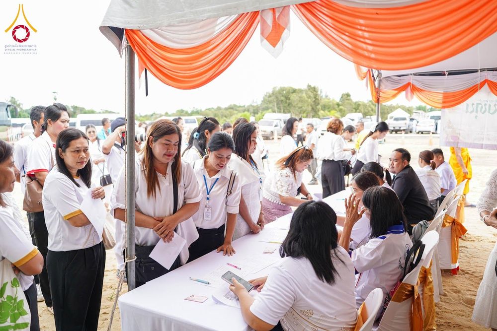 ภาพ No.348960:วันที่ 12 กันยายน พ.ศ.2569 พิธีตักบาตรแด่คณะสงฆ์ 323 วัด 4 จังหวัดชายแดนภาคใต้ พิธีถวายสังฆทานแด่คณะสงฆ์ 323 วัด ปีที่ 22 ครั้งที่ 189 พิธีมอบกองทุนหนุนแรงใจช่วยครูใต้ ปีที่ 19 ครั้งที่ 151 และพิธีทำบุญอุทิศส่วนกุศลให้ผู้วายชนม์ ณ ศูนย์อบรมเยาวชนปัตตานี 
