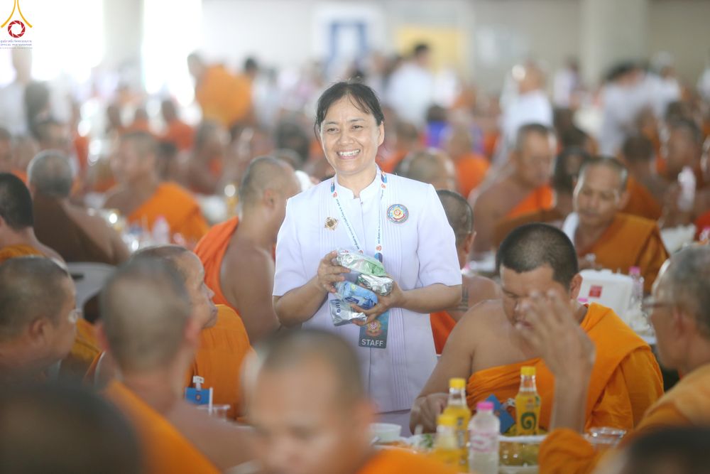 ภาพ No.325854:วันที่ 22 เมษายน พ.ศ.2569(วันคุ้มครองโลก) งานถวายมหาสังฆทาน 40,000 กว่าวัดทั่วประเทศ เจ้าหน้าที่ สาธุชน ร่วมใจจัดเตรียมภัตตาหารเพล (ชุด 2)
