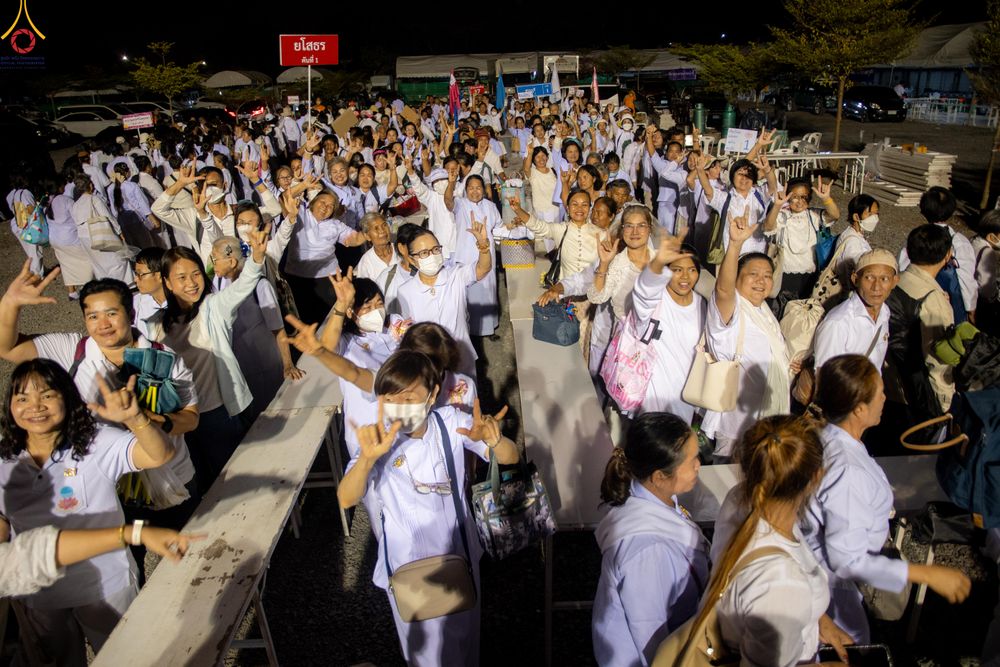 ภาพ No.297224:วันที่ 17 มกราคม พ.ศ. 2569 พิธีจุดประทีปถวายเป็นพุทธบูชา และบูชาธรรมมหาปูชนียาจารย์ (ภาพชุดที่ 2) ณ วัดโบสถ์บน ต.บางคูเวียง จ.นนทบุรี อนุสรณ์สถานลำดับที่ 4 สถานที่เกิดด้วยกายธรรม ในโครงการธรรมยาตรา กตัญญูบูชา มหาปูชนียาจารย์ พระมงคลเทพมุนี(สด จนฺทสโร) พร