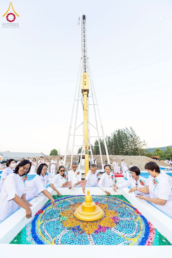 ภาพ No.275169:วันอาทิตย์ที่ 30 พฤศจิกายน พ.ศ. 2568 พิธีตอกเสาเข็ม "สร้างองค์พระเจดีย์เพื่อสร้างสันติภาพโลก" ต้นสุดท้าย ณ ศูนย์ปฏิบัติธรรมระยอง (บ้านช่องลม)