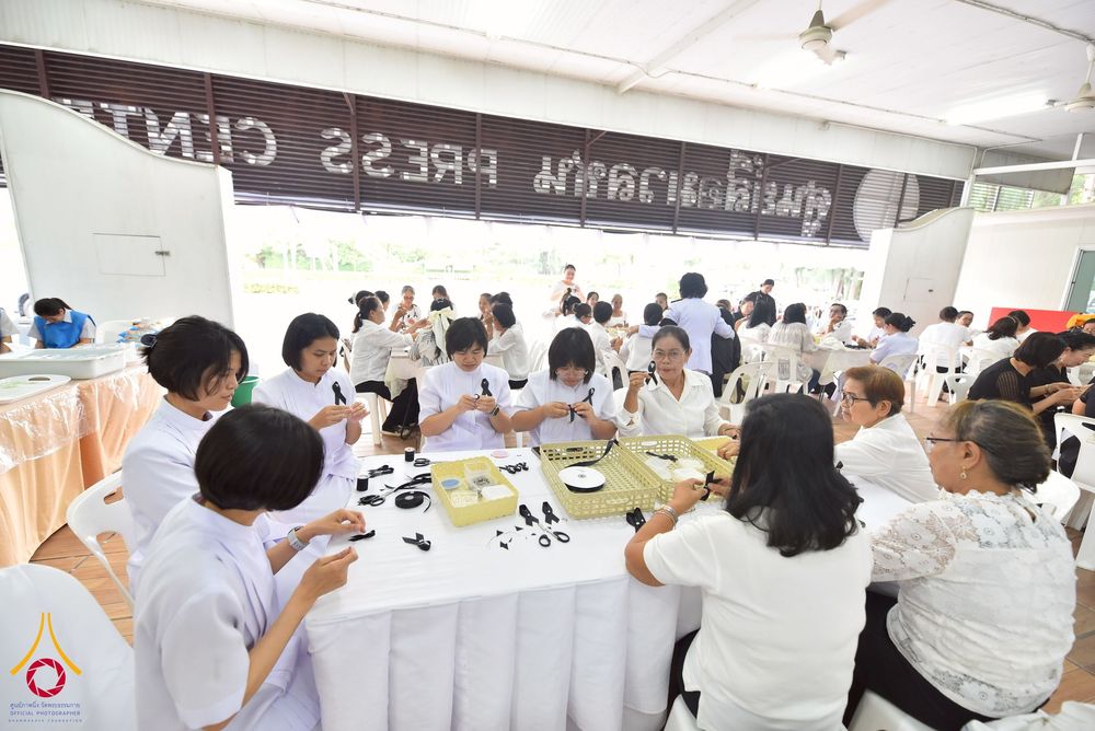 ภาพ No.267644:วันที่ 7 พฤศจิกายน พ.ศ. 2568 พสกนิกรอำเภอคลองหลวง รวมใจบำเพ็ญกุศลปัณรสมวาร (15 วัน) อุทิศถวายเป็นพระราชกุศลแด่ “สมเด็จพระพันปีหลวง” ณ วัดพระธรรมกาย