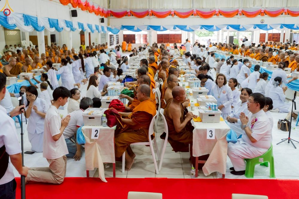 ภาพ No.233611:วันจันทร์ที่ 7 กรกฎาคม พ.ศ. 2568 จังหวัดบุรีรัมย์รวมใจ สัมมนาคณะสงฆ์ เพื่อฟื้นฟูพระพุทธศาสนา  โครงการทอดกฐินสามัคคีทั่วไทย 30,000 วัด ประจำปีพุทธศักราช 2568 และพิธีถวายมหาสังฆทาน 300 กว่าวัด โดยคณะศิษยานุศิษย์ บูชาธรรม 81 ปี หลวงพ่อธัมมชโย  ณ วัดกลาง พระ
