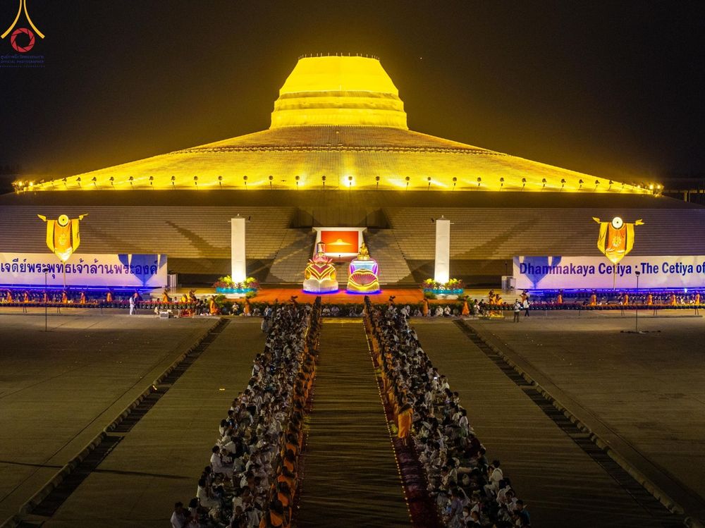 ภาพ No.202095:พิธีต้อนรับพระธรรมยาตรา ณ อนุสรณ์สถานลำดับที่ 7 สถานที่ขยายวิชชาธรรมกาย วัดพระธรรมกาย ต.คลองสาม อ.คลองหลวง จ.ปทุมธานี ในโครงการธรรมยาตรา กตัญญูบูชา มหาปูชนียาจารย์ พระมงคลเทพมุนี(สด จนฺทสโร) พระผู้ปราบมาร อนุสรณ์สถาน 7 แห่ง ปีที่ 13 วันที่ 26 มกราคม 2568