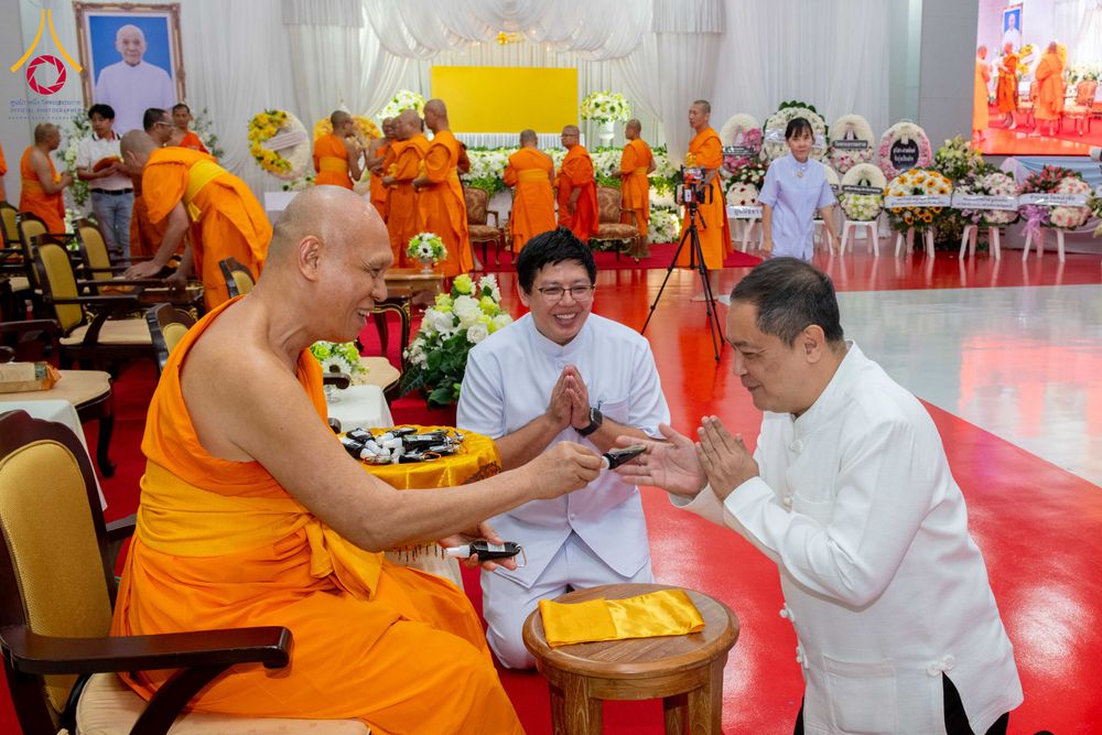 ภาพ No.314588:วันศุกร์ที่ 20 มีนาคม พ.ศ. 2569 พิธีบำเพ็ญกุศล คุณพ่อณรงค์ จินตมากุล โยมบิดา พระครูปลัดรัตนวีรวัฒน์ (รังสฤษดิ์ อิทฺธิจินตโก) ที่ปรึกษาเจ้าคณะจังหวัดปทุมธานี เจ้าอาวาสวัดพระธรรมกาย  ณ ห้องปลูกศรัทธา 2 วัดพระธรรมกาย ปทุมธานี