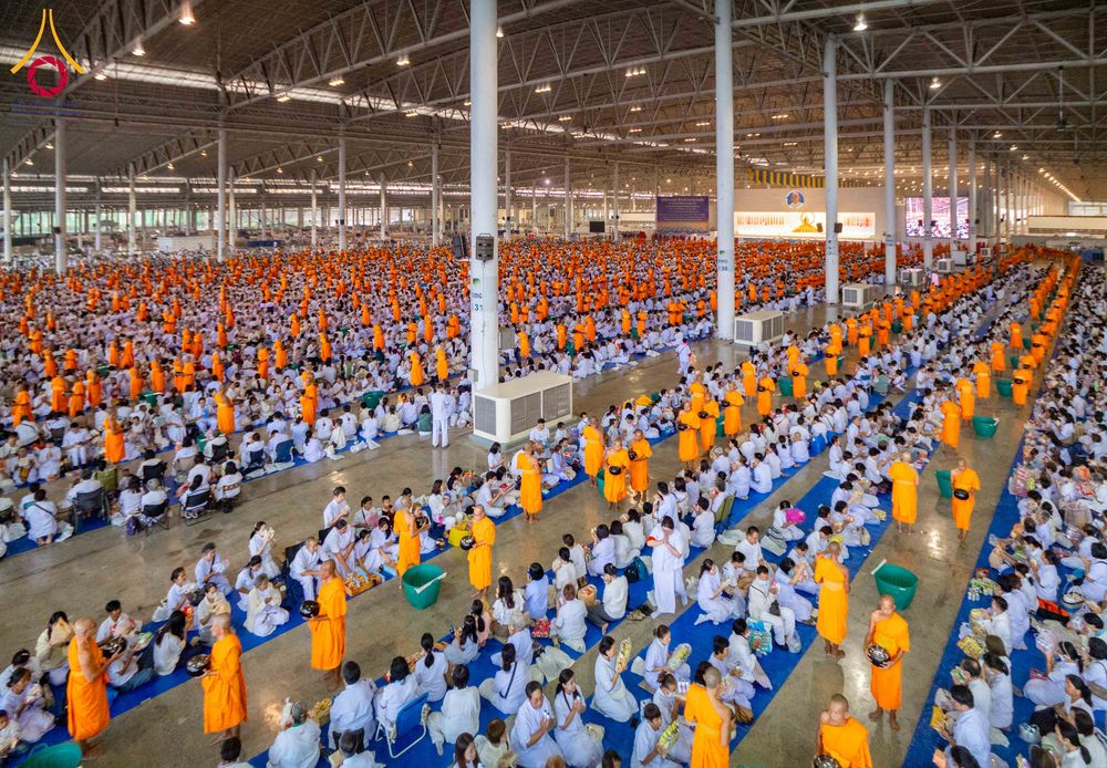 ภาพ No.308232:วันที่ 1  กุมภาพันธ์ พ.ศ. 2569 พิธีตักบาตรข้าวสารอาหารแห้ง ณ บ้านแก้วเรือนทองคุณยาย สภาธรรมกายสากล วัดพระธรรมกาย