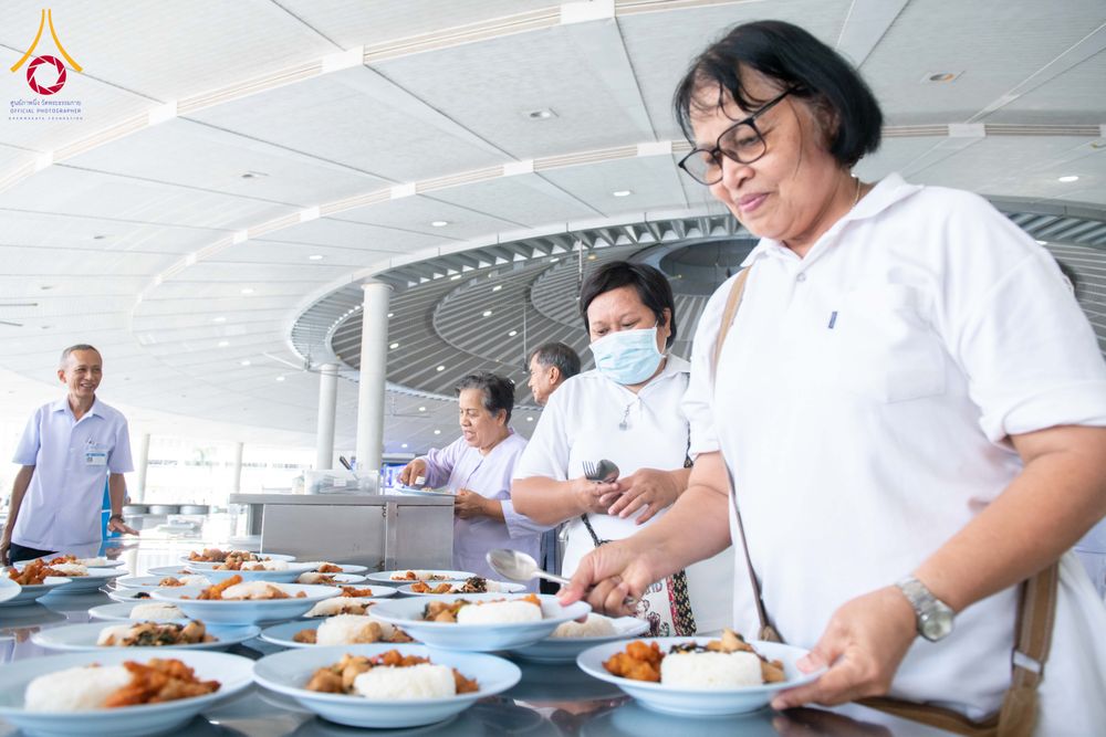 ภาพ No.310138:วันที่ 7 กุมภาพันธ์ พ.ศ. 2569 พิธีถวายภัตตาหารเมนูสวรรค์ เพื่อการบรรลุธรรม ณ หอฉันคุณยายอาจารย์ฯ วัดพระธรรมกาย