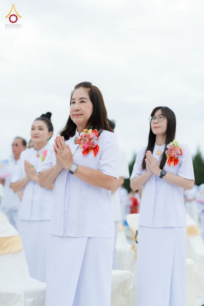 ภาพ No.346529:วันอาทิตย์ที่ 30 สิงหาคม พ.ศ.2569 พิธีทอดผ้าป่า สวดธรรมจักรกัปปวัตนสูตรกลั่นแผ่นดินโปรยรัตนชาติ  สถาปนาองค์พระเจดีย์เพื่อสร้างสันติภาพโลก  ณ ศูนย์ปฏิบัติธรรมพนมสารคาม (เพชรตะวัน) จังหวัดฉะเชิงเทรา