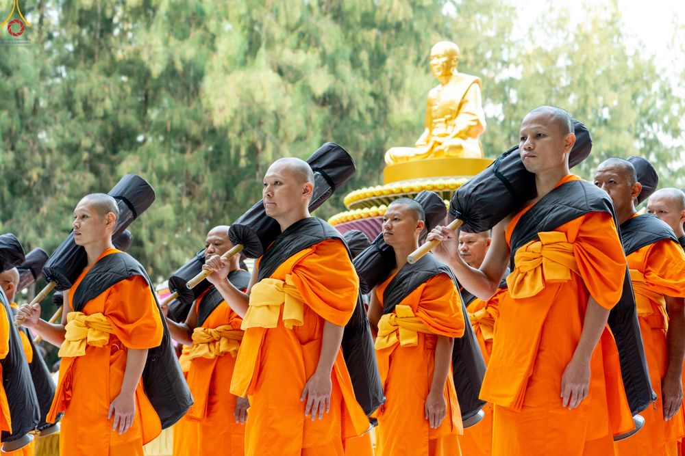 ภาพ No.288454:วันที่ 4 มกราคม พ.ศ. 2569 พระธรรมยาตราปฏิบัติธรรม และถ่ายภาพหมู่ประวัติศาสตร์ ในโครงการธรรมยาตรา กตัญญูบูชา มหาปูชนียาจารย์ พระมงคลเทพมุนี(สด จนฺทสโร) พระผู้ปราบมาร อนุสรณ์สถาน 7 แห่ง ปีที่ 14 ณ อนุสรณ์สถานมหาวิหารพระมงคลเทพมุนี (โลตัสแลนด์) อ.สองพี่น้อง