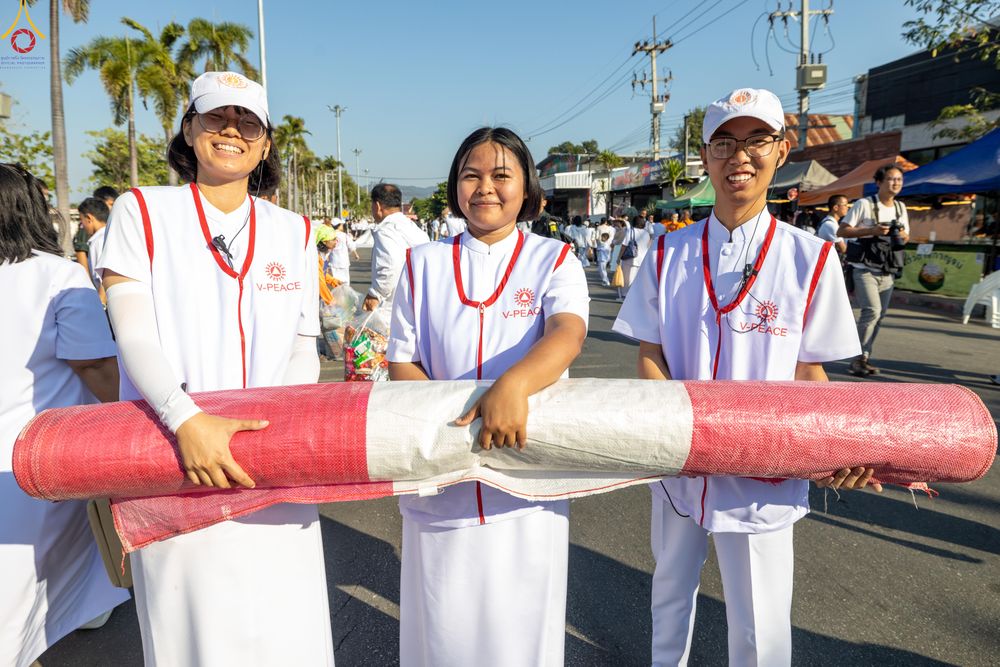 ภาพ No.282494:วันที่ 19 -20 ธันวาคม พ.ศ.2568 เบื้องหลังความสำเร็จ ของการจัดงานตักบาตร พระ 10,000 รูป Skywalk กาญจนบุรี