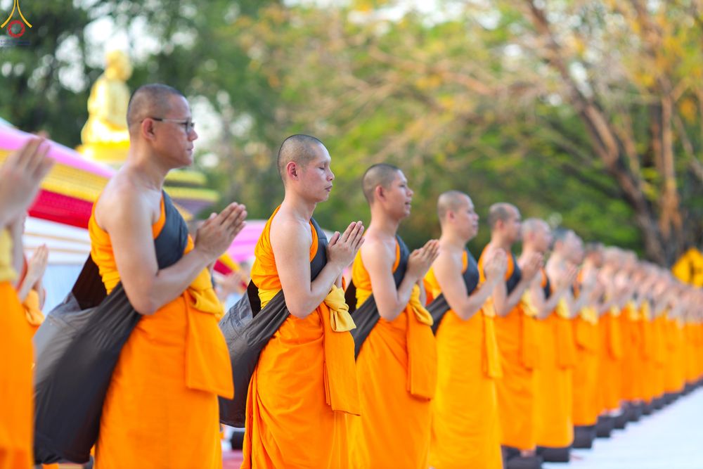 ภาพ No.281671:วันที่ 24 ธันวาคม พ.ศ.2568 พระธรรมยาตรา ปฏิบัติธรรม และถ่ายภาพหมู่ประวัติศาสตร์ ณ ลานหน้ามหาวิหารพระมงคลเทพมุนีฯ วัดพระธรรมกาย