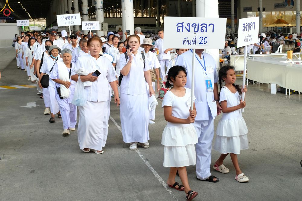 ภาพ No.324411:วันที่ 22 เมษายน พ.ศ.2569 (วันคุ้มครองโลก) งานถวายมหาสังฆทาน 40,000 กว่าวัดทั่วประเทศ บรรยากาศพระสังฆาธิการและสาธุชน  เดินทางเข้าลานธรรม วัดพระธรรมกาย