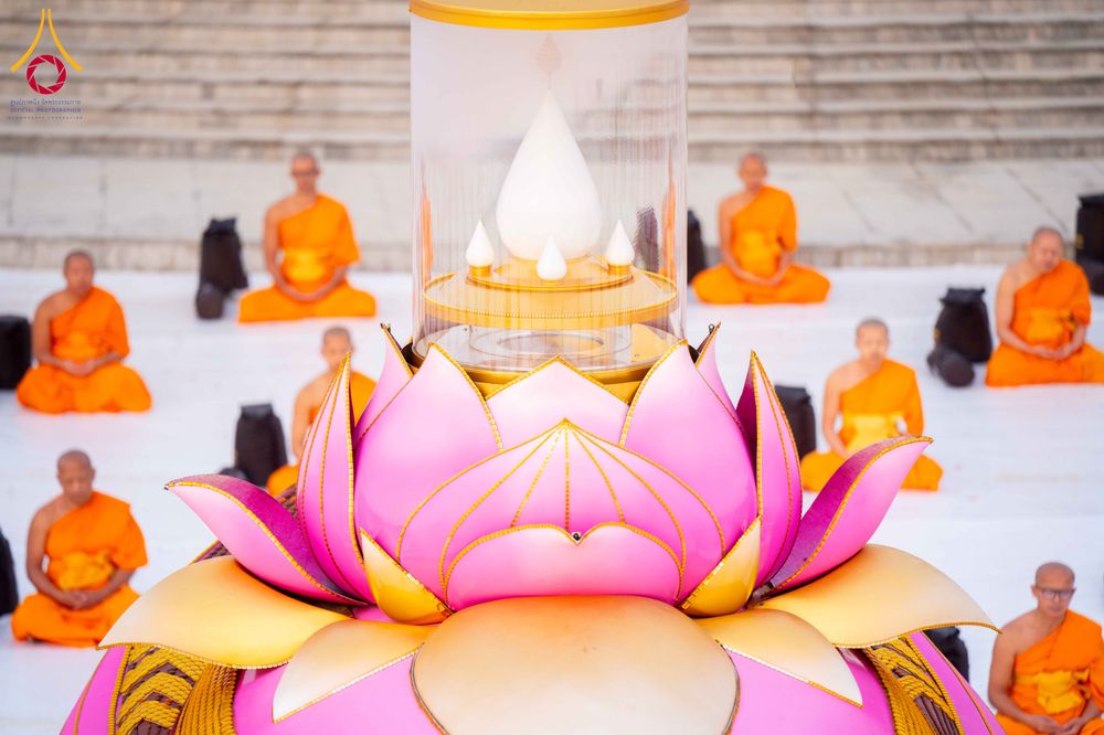 ภาพ No.299751:วันที่ 19 มกราคม พ.ศ.2569 พระธรรมยาตราปฏิบัติธรรมและถ่ายภาพหมู่ประวัติศาสตร์ ณ อนุสรณ์สถานลำดับที่ 5 สถานที่เผยแผ่วิชชาธรรมกายครั้งแรก  อนุสรณ์สถานบางปลาวัดบางปลา อ.บางเลน จ.นครปฐม ในโครงการธรรมยาตรา กตัญญูบูชา มหาปูชนียาจารย์ พระมงคลเทพมุนี(สด จนฺทสโร) 